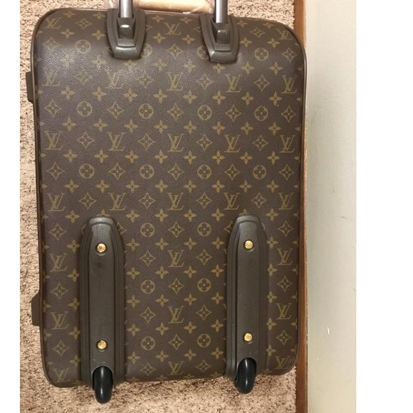 SOLD—100%Auth Louis Vuitton DISCONTINUED Pegase 60 - Picture 4 of 8